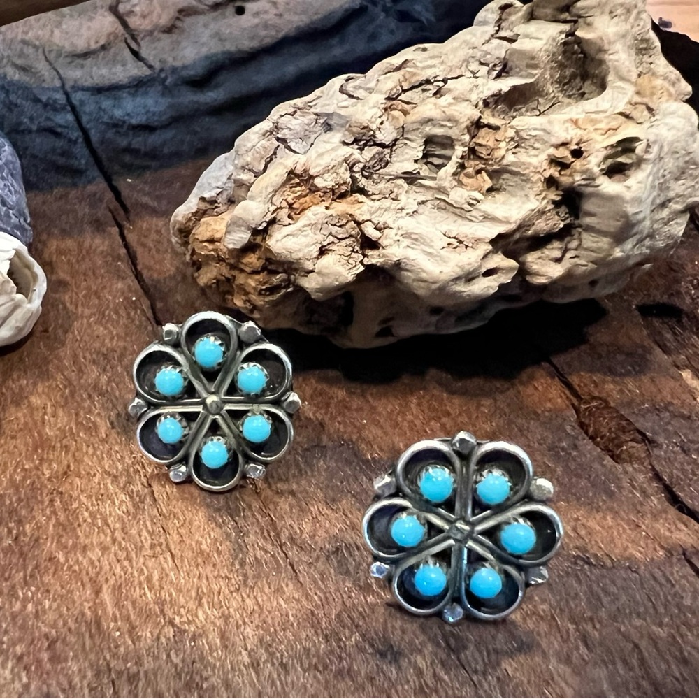 Native American Zuni Turquoise Flower Sleeping Beauty Sterling Silver 1/2 Dishta